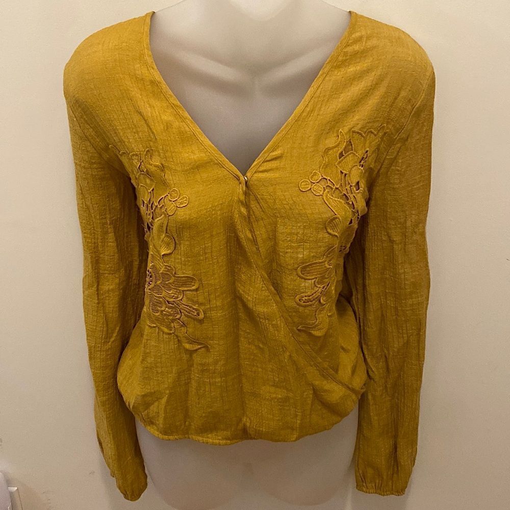 Juniper Blu Embroidered Mustard Yellow Polyster Blouse Top Shirt boho hippie S